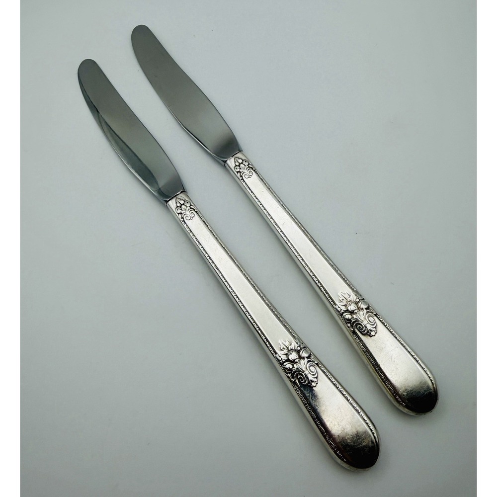 Pair (2) 1847 Rogers Bros ADORATION Silverplate Grille Knives 8.75" Viande 1930